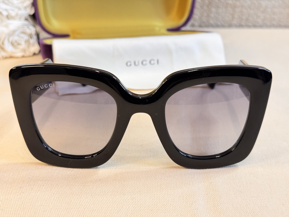 sunglasses GUCCI Square | www.luxuryaccessoires.com